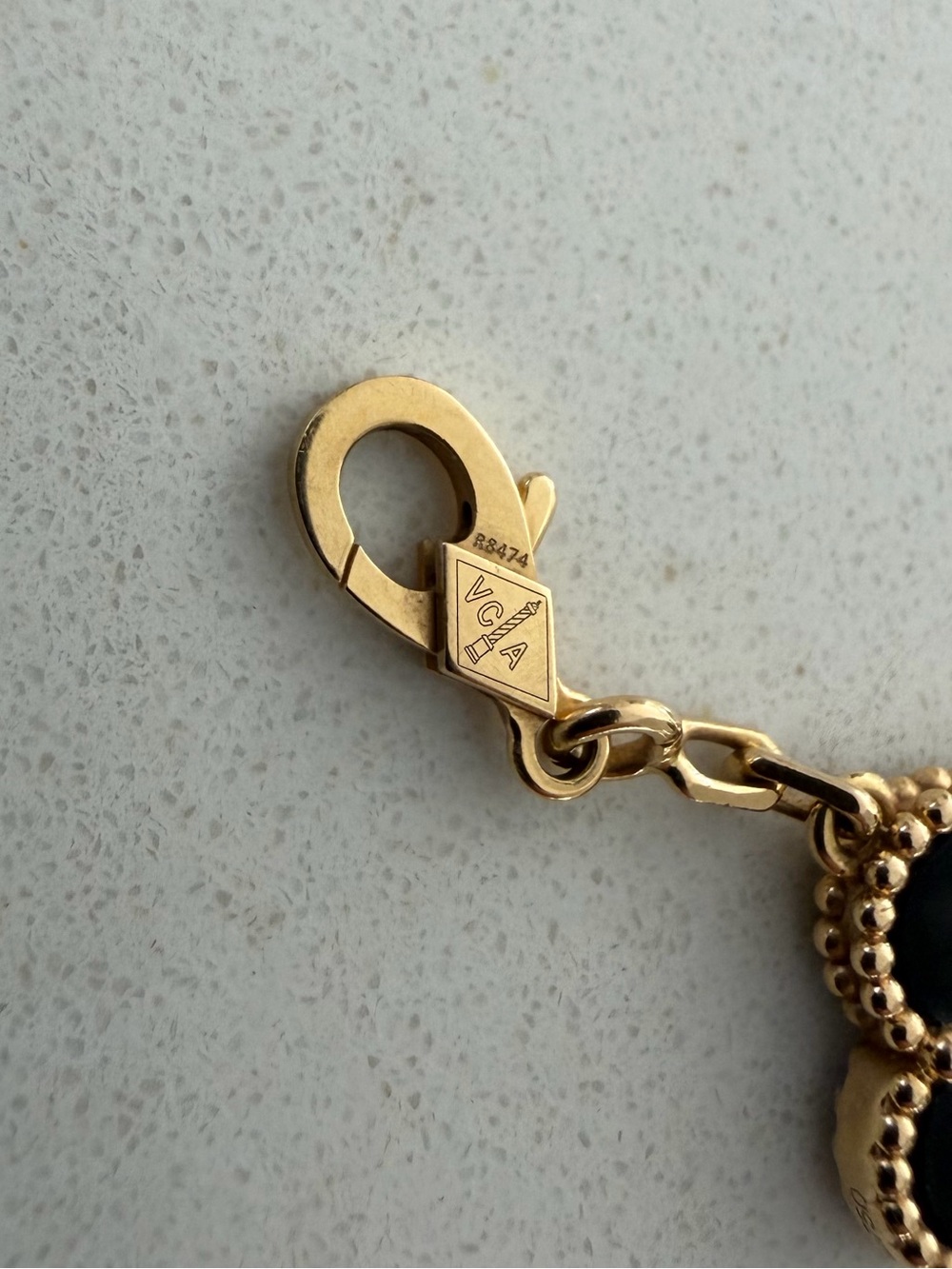 Van Cleef 5 Motif Bracelet – 18K yellow Gold Black Onyx - Picture 8 of 8